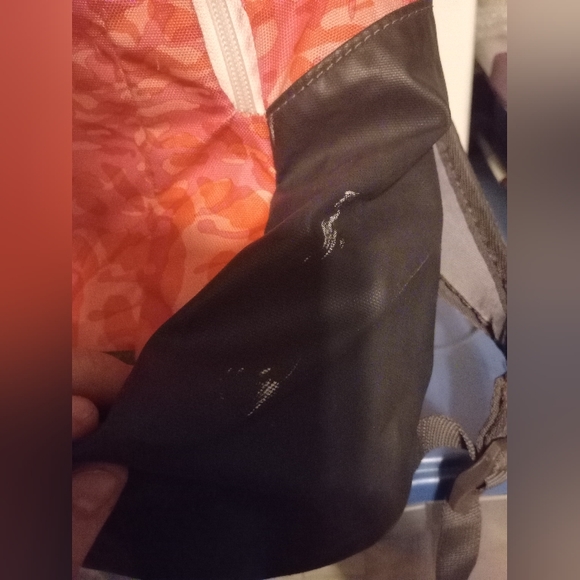 PINK CAMO UNDER ARMOUR BACKPACK - Picture 3 of 7